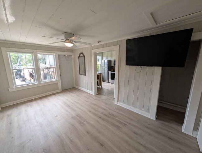 Building Photo - Adorable Rental in the Heart of Sarasota