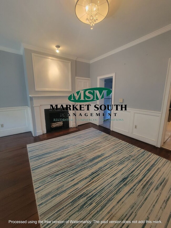 Building Photo - *REDUCED!* BEAUTIFUL JONES STREET APARTMENT