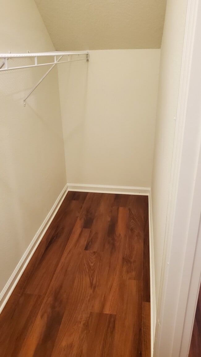 Building Photo - 6085 Greenland Rd