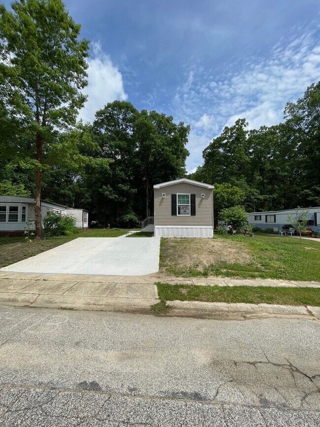 Building Photo - 113 Chalet Ln