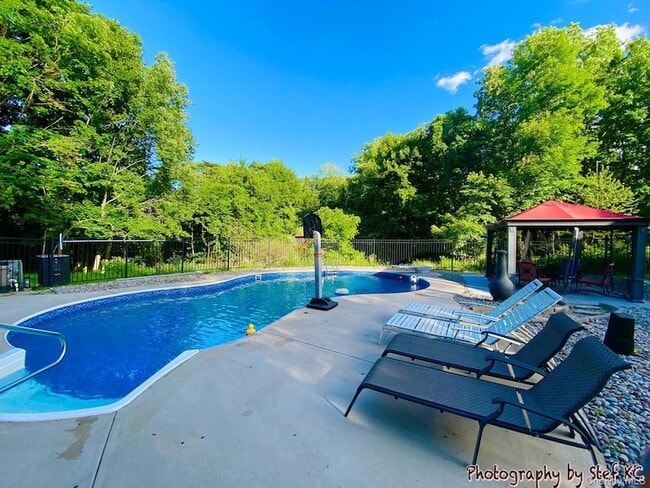 Building Photo - 10 Vernon Dr