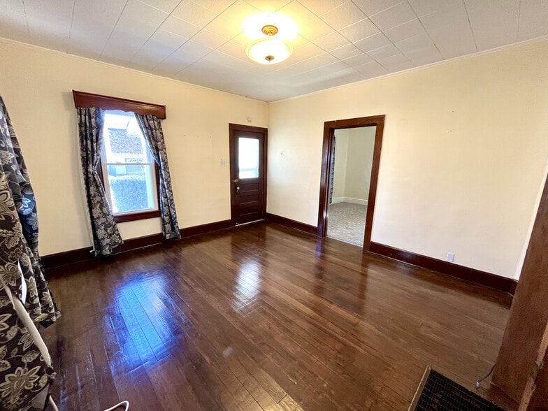 Building Photo - 221 N 7th St