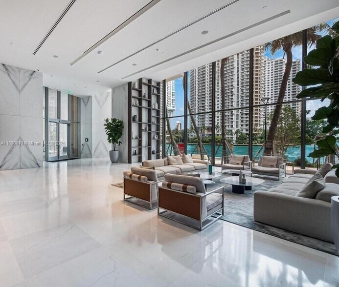 Building Photo - 300 Biscayne Blvd Way