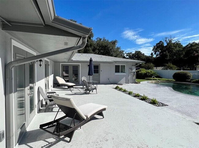 Building Photo - 1420 Lyndale Blvd