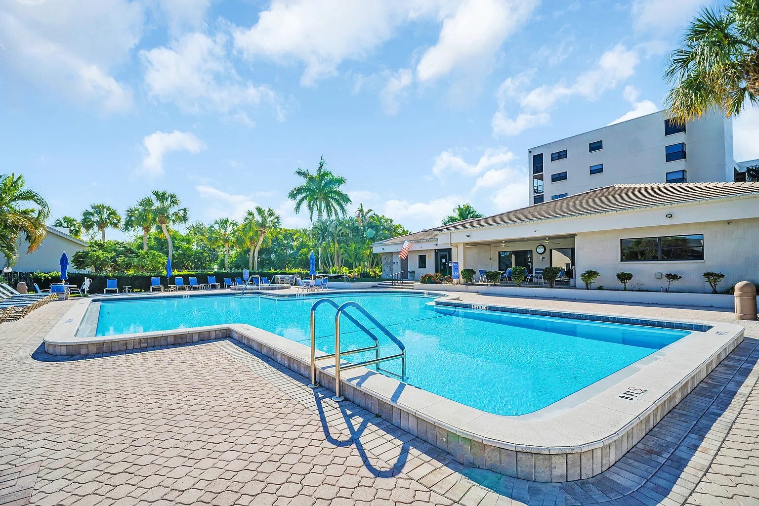 Pool - 1332 Pasadena Ave S