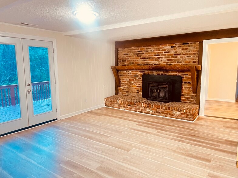 Great room - 2212 Old Kearney Rd