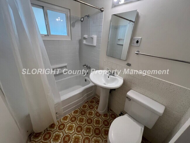 Building Photo - AVAILABLE AUGUST - Home on Foothill Road - 3 Bed / 1 Bath