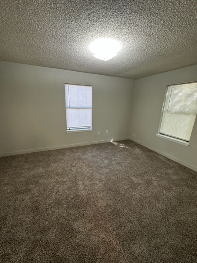 Building Photo - 1301 Sewell St