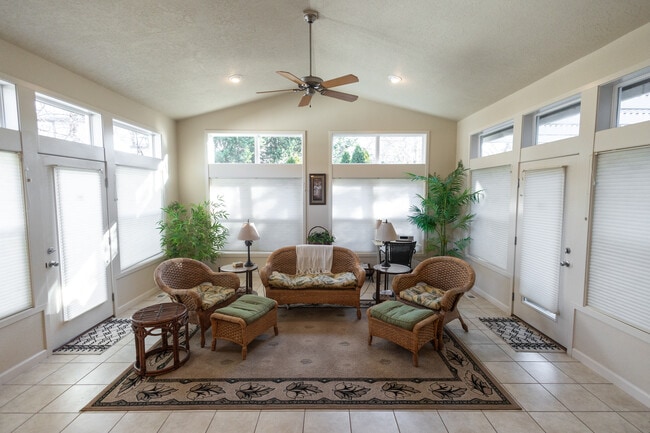 Building Photo - 2412 S Marypost Ave