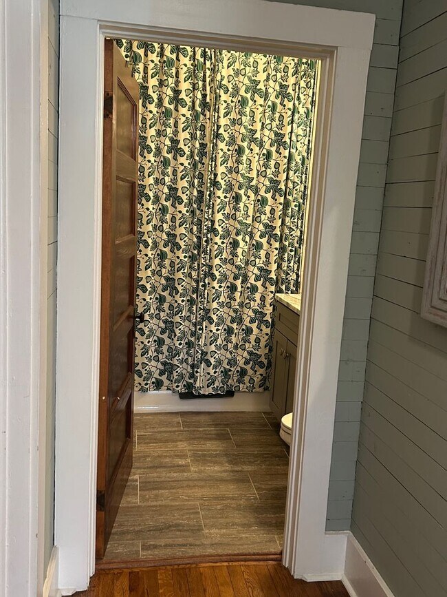 Building Photo - Beautiful Home Heart of Hartselle