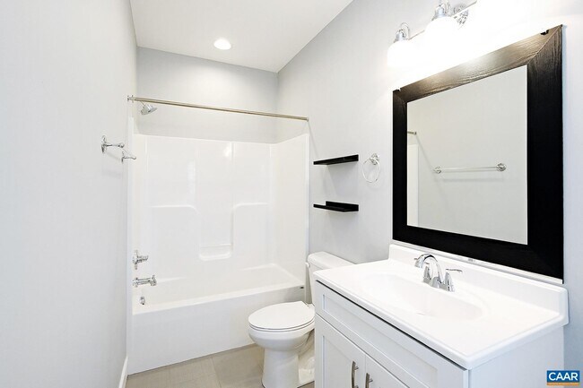 Building Photo - 903 Nassau St