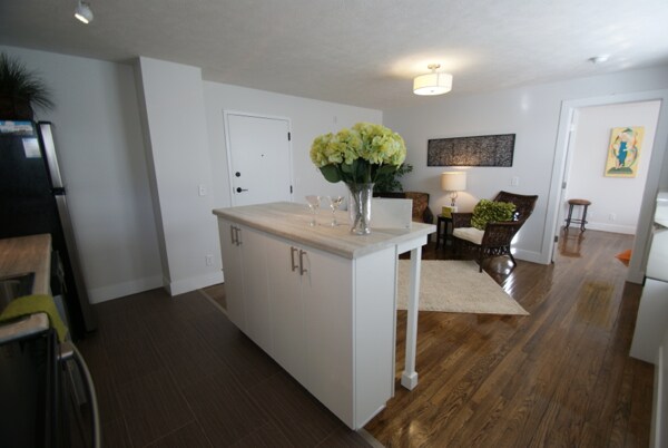 Building Photo - The Art Decos