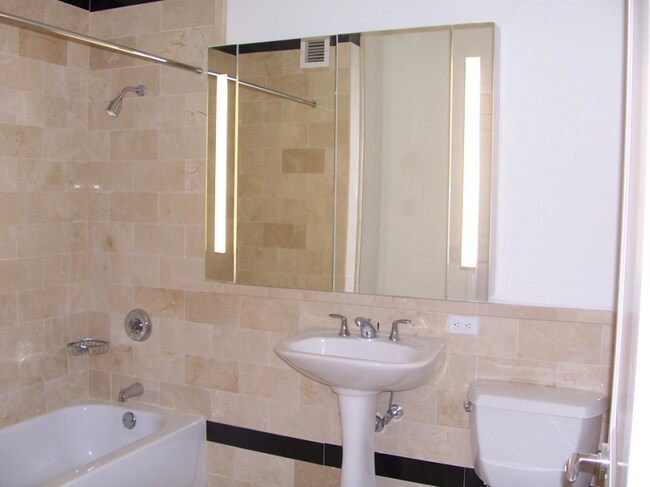 Building Photo - 2 bedroom in New York NY 10280