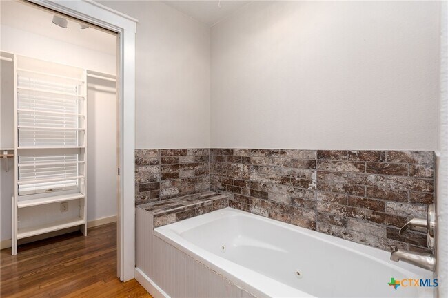 Primary Photo - 344 Alves Ln