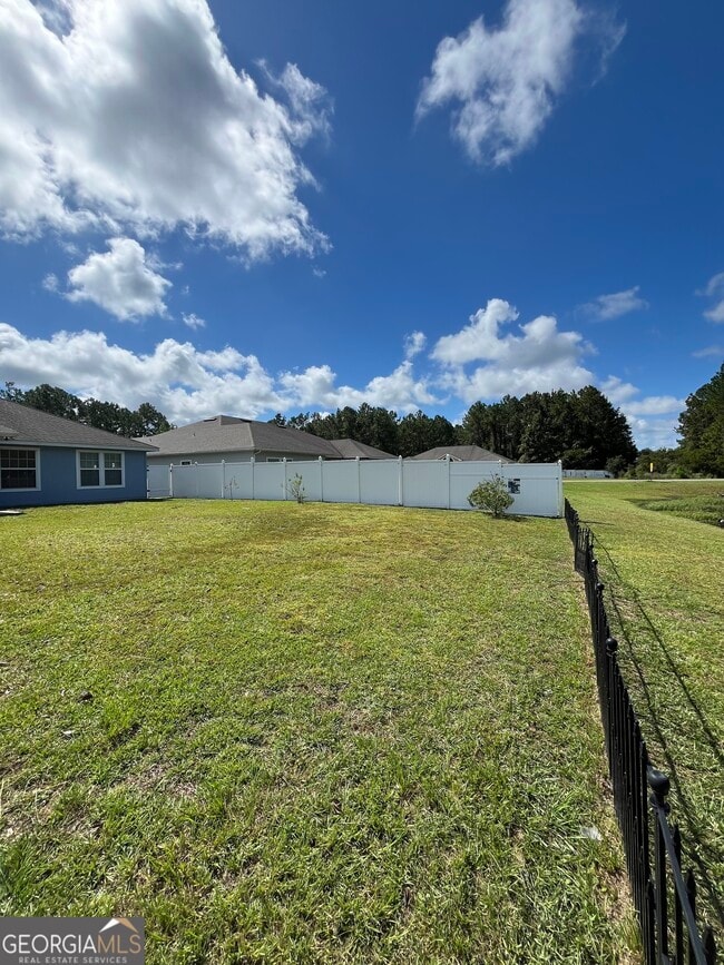 Building Photo - 207 Royal Palms Ave