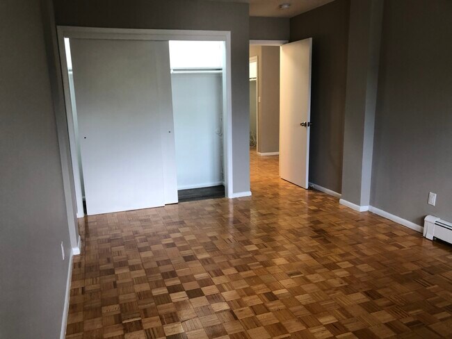 Building Photo - 147 Main St