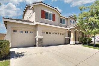 Building Photo - Beautiful 3 Bedroom Edgewater Home with Loft & 3-Car Garage