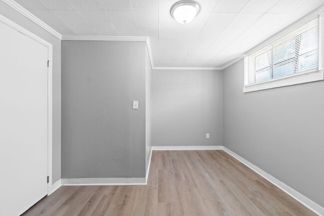 Building Photo - 427 Circle Dr