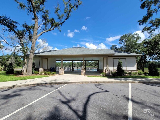 Building Photo - 388 Winters Ave