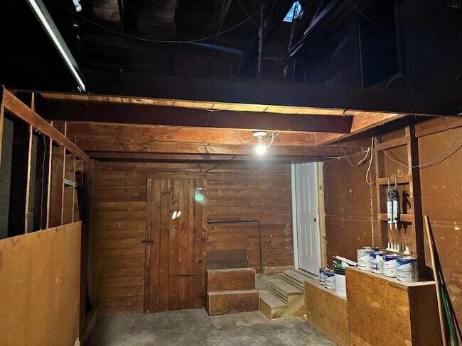 Building Photo - 3032 Pool St