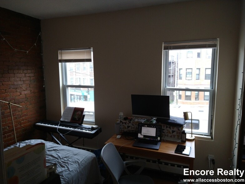 Building Photo - 894 Huntington Ave