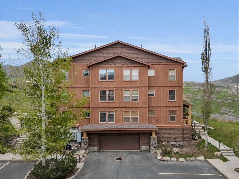 Building Photo - 1800 Fox Bay Dr
