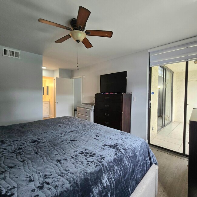 Building Photo - 10501 W Broward Blvd