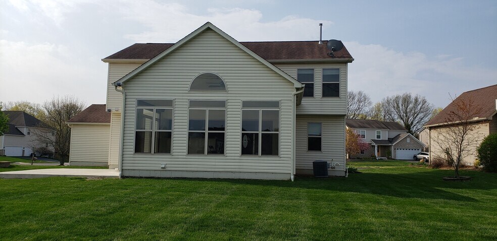2771 Abbey Knoll Drive, Lewis Center - Back of house - 2771 Abbey Knoll Dr