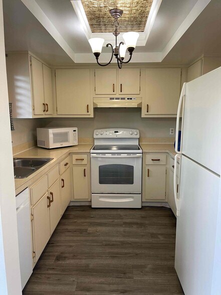 Building Photo - 5651 Rattlesnake Hammock Rd