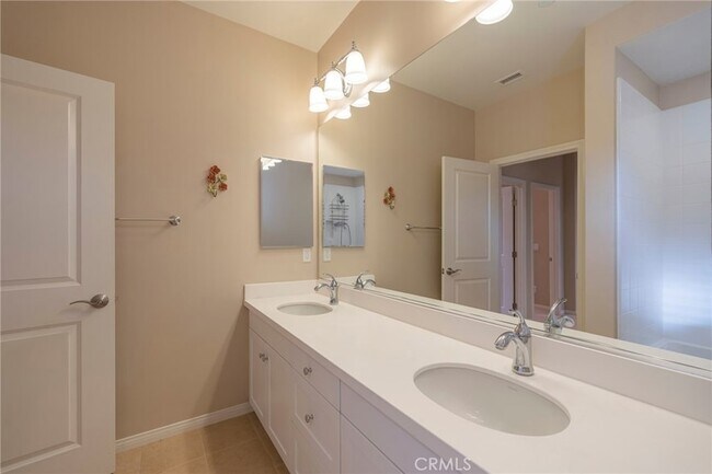Building Photo - 104 Pendant