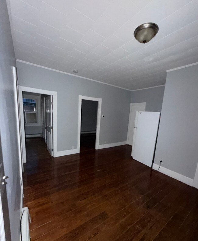 Building Photo - 1879 N Main St