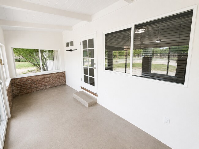 Building Photo - 3682 Bay Ave