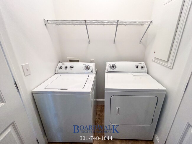 Building Photo - Spectacular 3 bed 2.5 bath in Highland