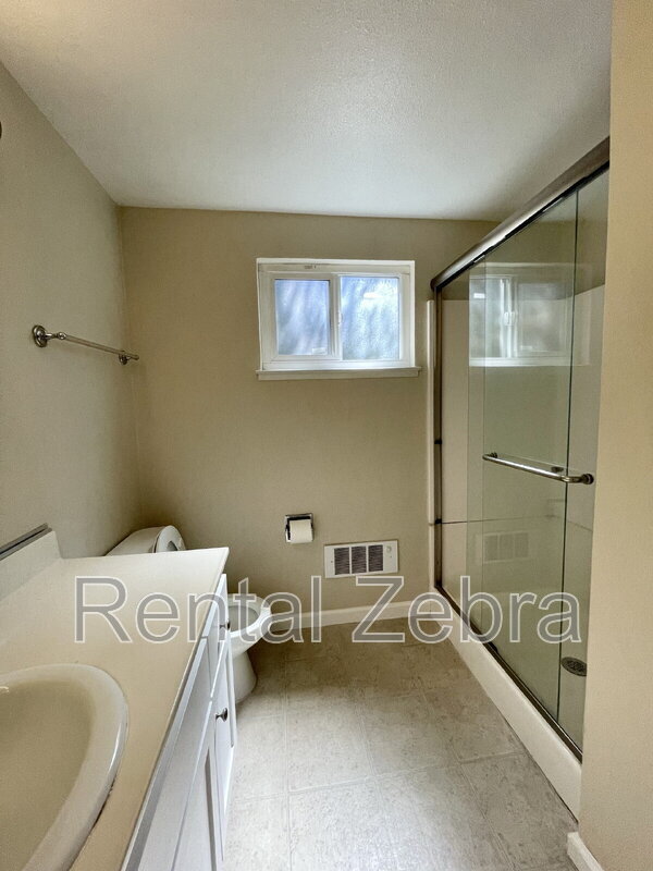 Building Photo - 233 Masters Ct