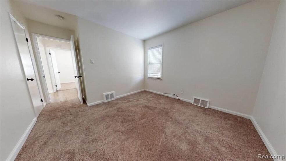 Building Photo - 3734 Buckingham Ave