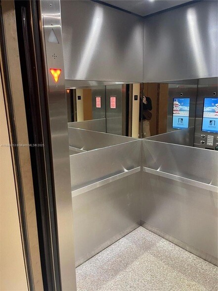 Building Photo - 100 Lincoln Rd