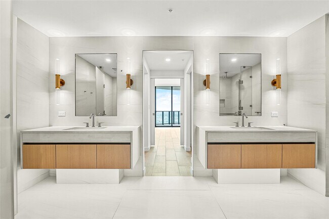 Building Photo - 900 N Ocean Blvd