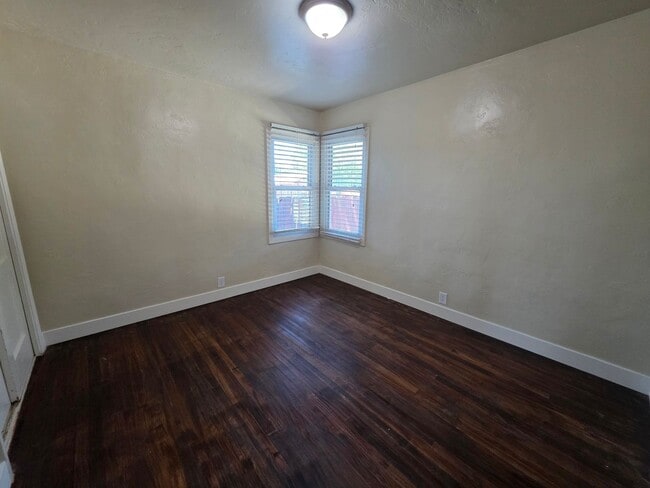 Building Photo - 112 W Feemster Ave
