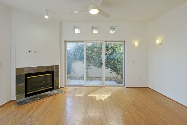 Building Photo - 2 Bed / 2.5 Bath Condo – Walk to Balboa Park!