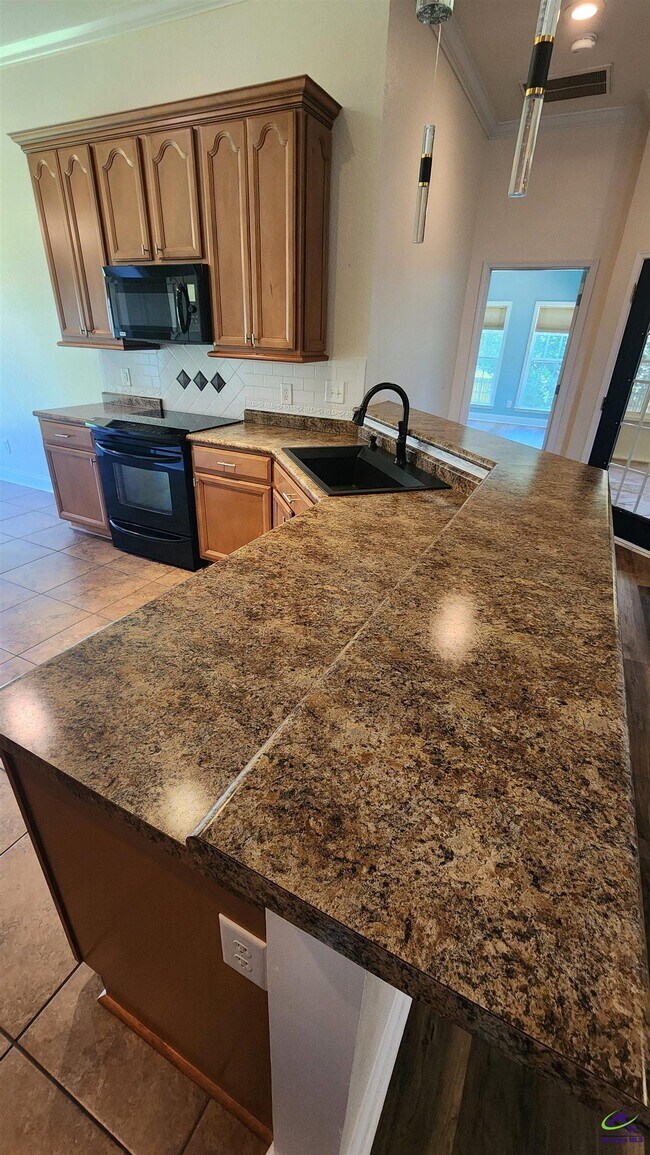 Building Photo - 502 Woods Edge Way