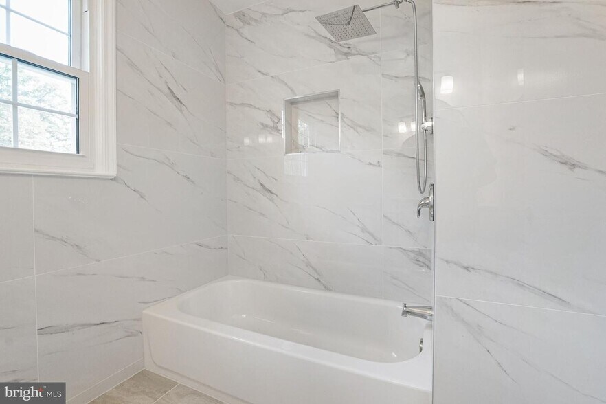 Building Photo - 4809 Camelot St