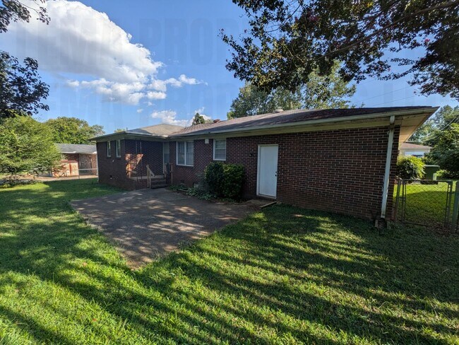 Building Photo - 4612 Daugette Dr NW