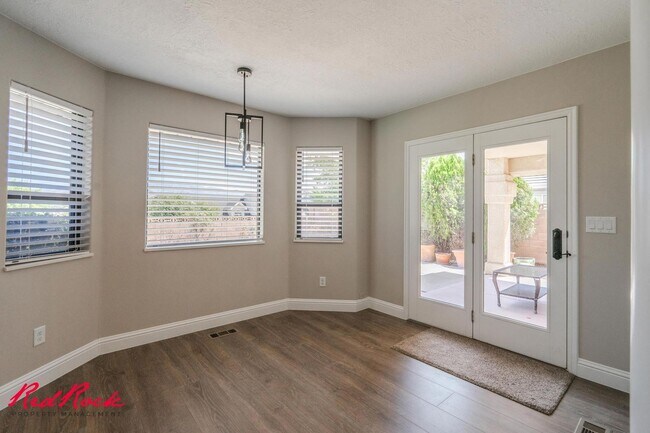 Building Photo - Spacious 6 Bedroom Home with a Balcony!