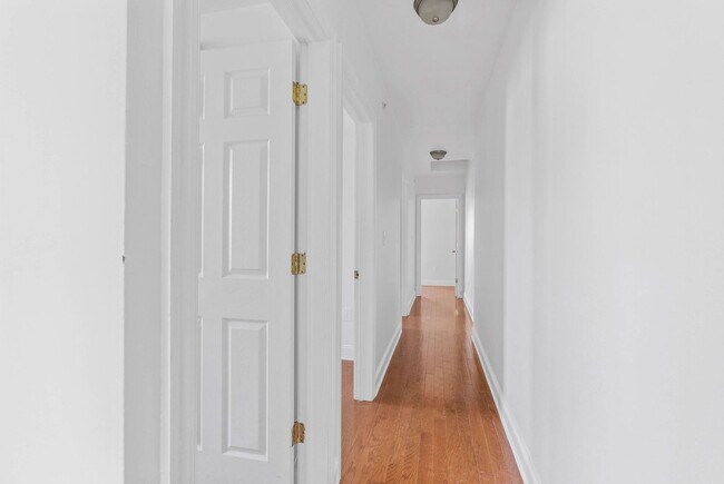 Building Photo - 621 N 33rd St