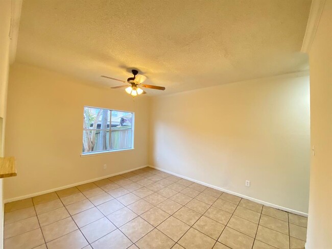 Building Photo - 7700 Creekbend Dr