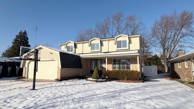 Building Photo - 1553 Lakewood Dr