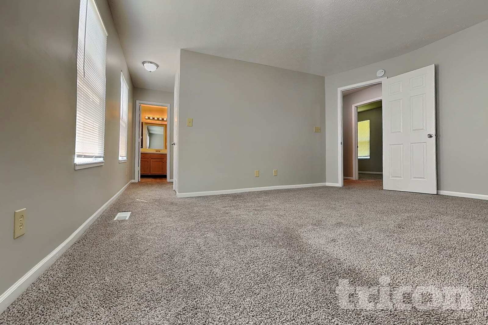 Building Photo - 1426 Auburn Dr