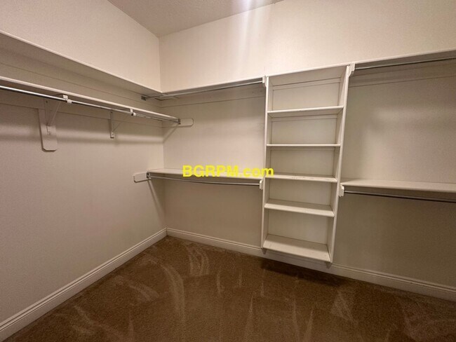 Building Photo - 3 Bed 2 Bath