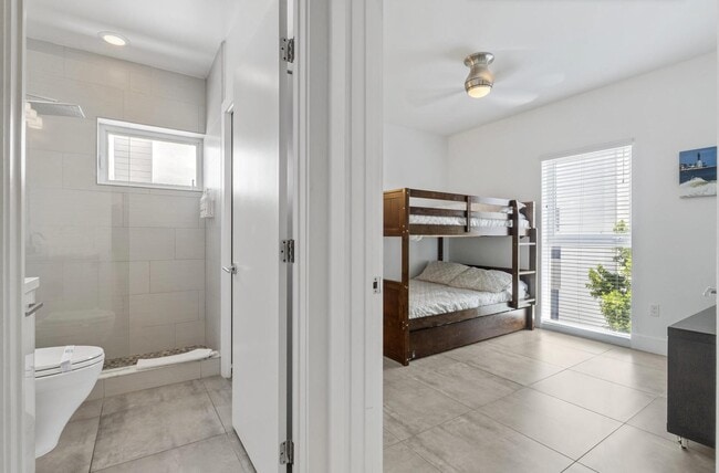 Building Photo - 1367 N Ocean Blvd