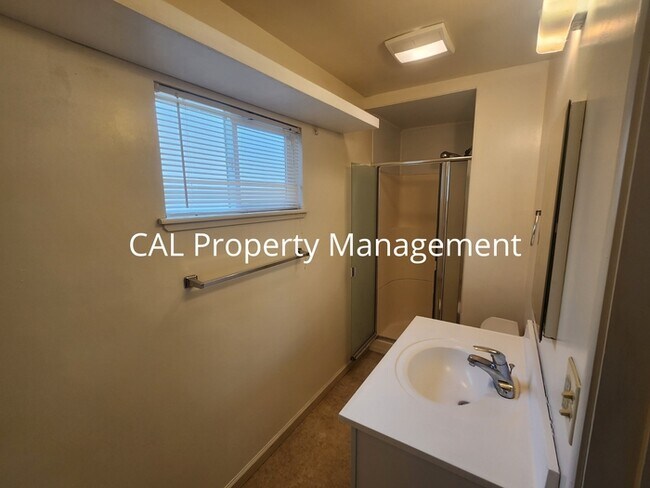 Building Photo - Charming 3BD/2BA Salinas Home with Sunroom & Backyard Access